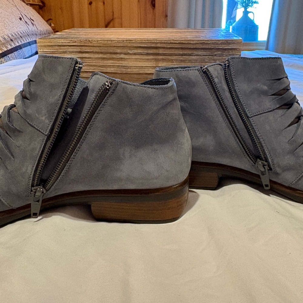'Leveche' from Naot in Feathery Blue Nubuck/Shiitake Nubuck women’s size 40 - Picture 6 of 14